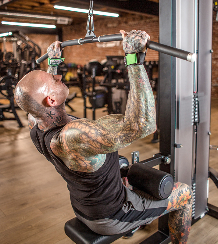 How you can use lat pulldown variations to strengthen your back