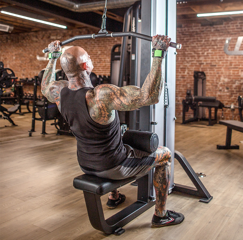 How to Do Lat Pull Down: Variations, Proper Form, Techniques